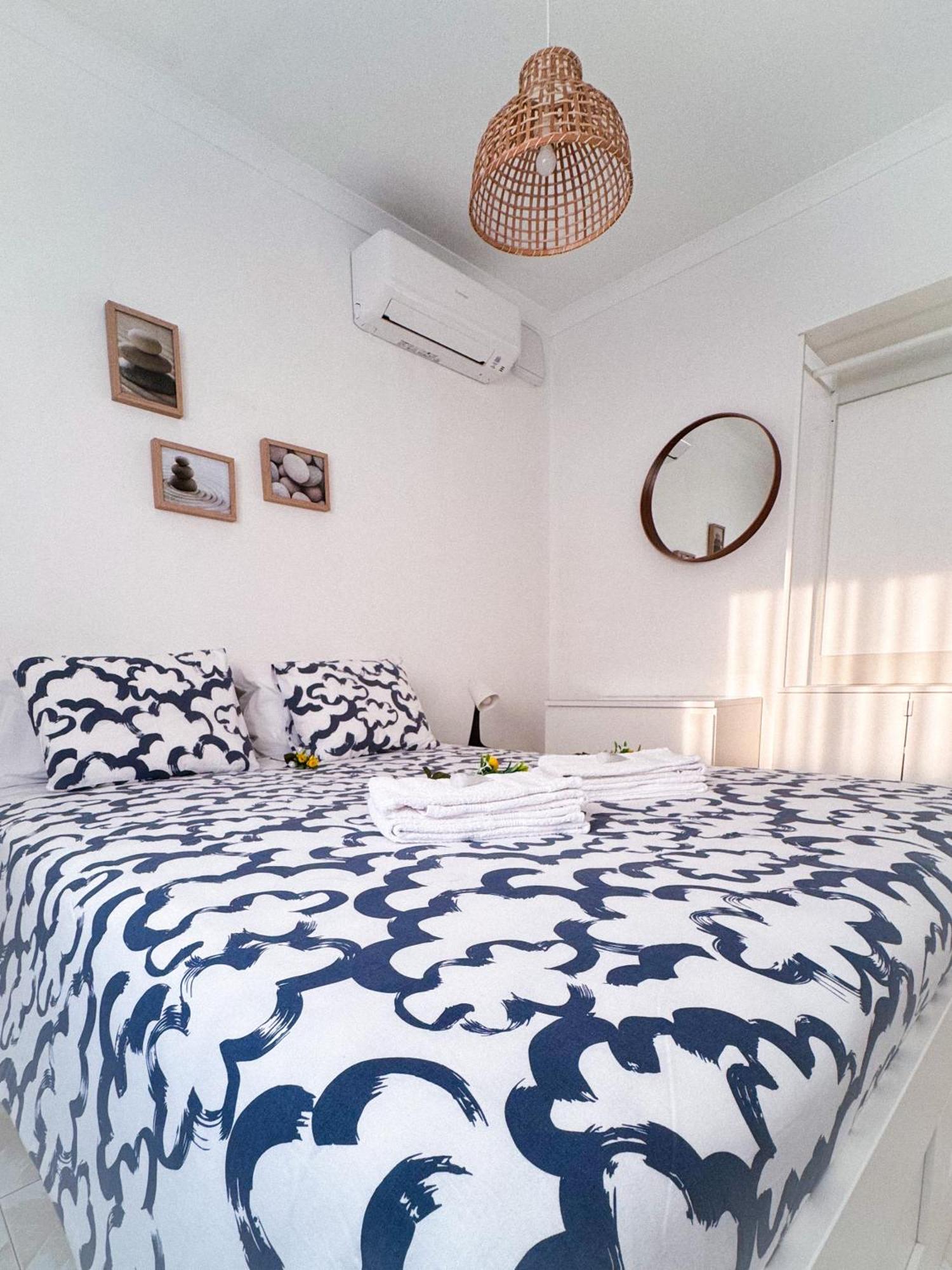 Central Olhao Home - Private Spacious Sunlit Patio Bagian luar foto