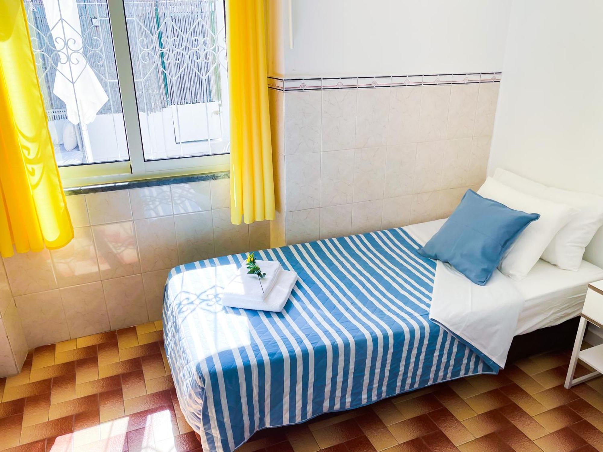 Central Olhao Home - Private Spacious Sunlit Patio Bagian luar foto